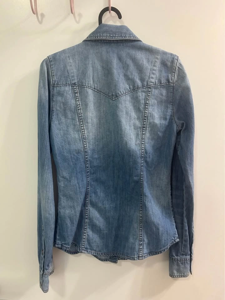 GUESS Light Wash Western Denim Snap Shirt XS - photo 2
