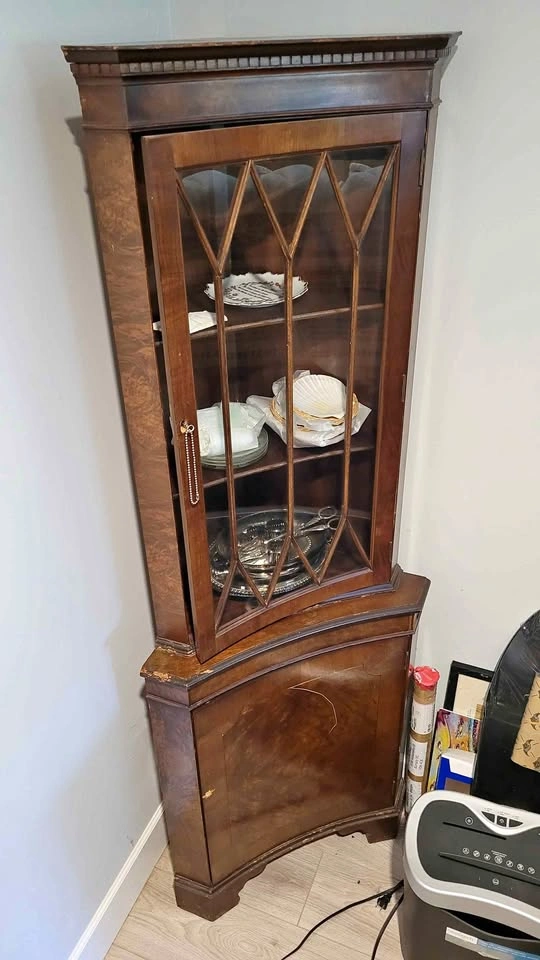 Free Antique Corner Shelf