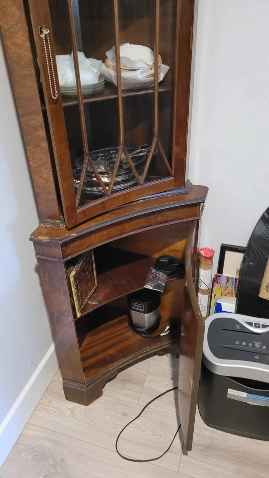 Free Antique Corner Shelf - photo 3