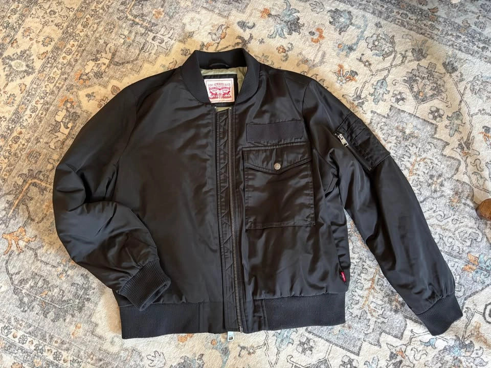 Levi’s Black Bomber Jacket – Size Medium