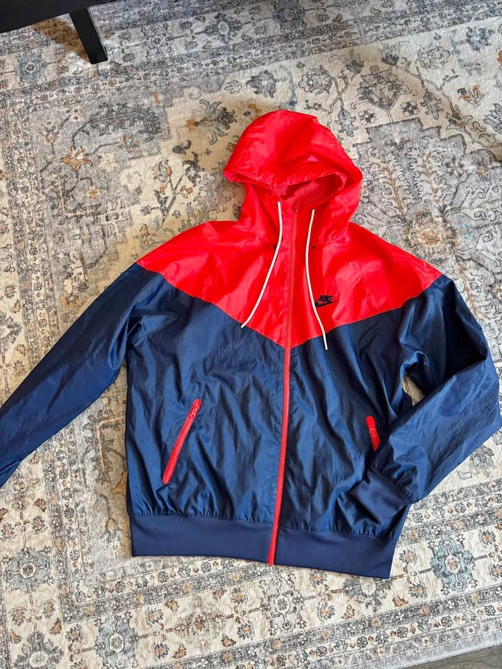Nike Windrunner Jacket – Men’s Medium – Navy & Red