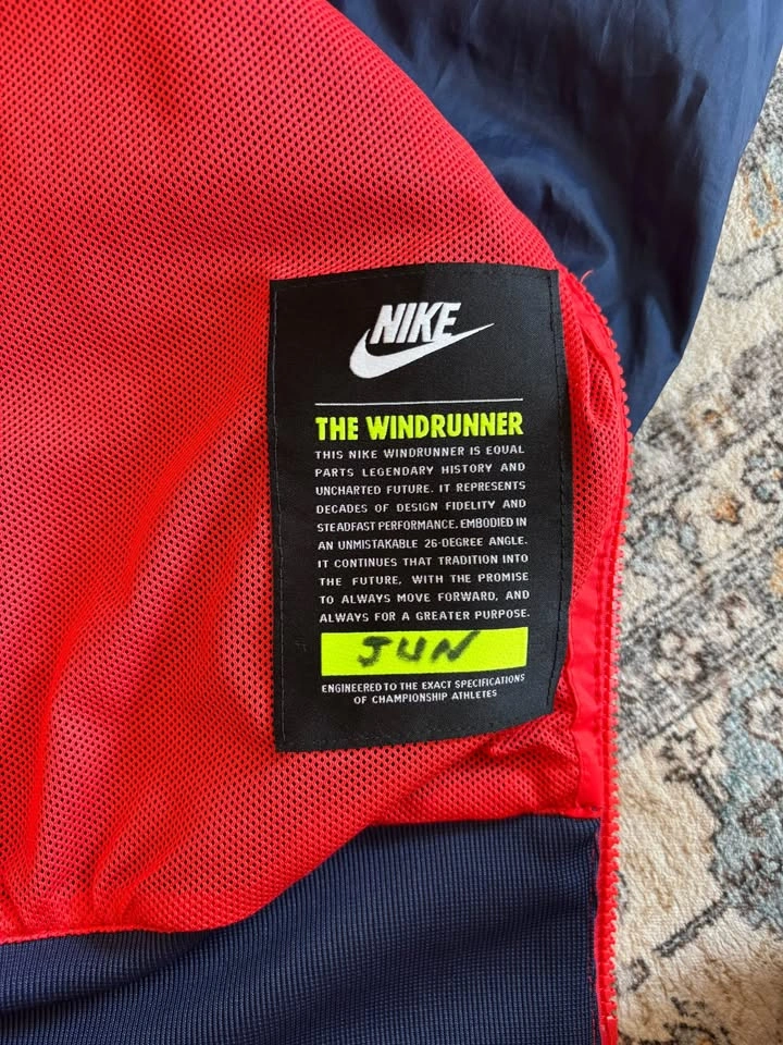 Nike Windrunner Jacket – Men’s Medium – Navy & Red - photo 4