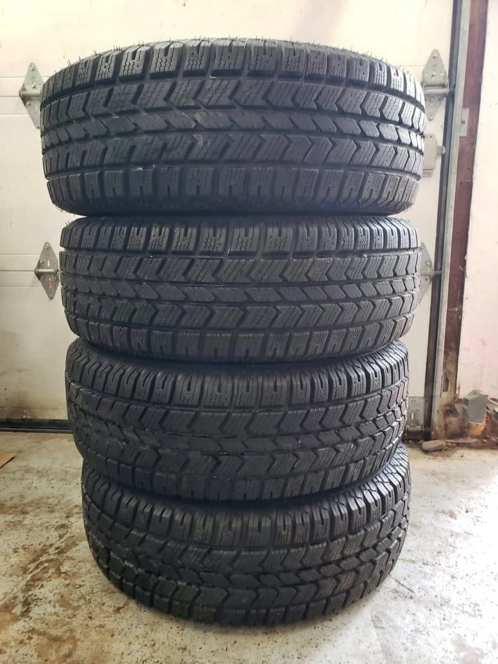 Set of 4 Like NEW tires 235/70R16