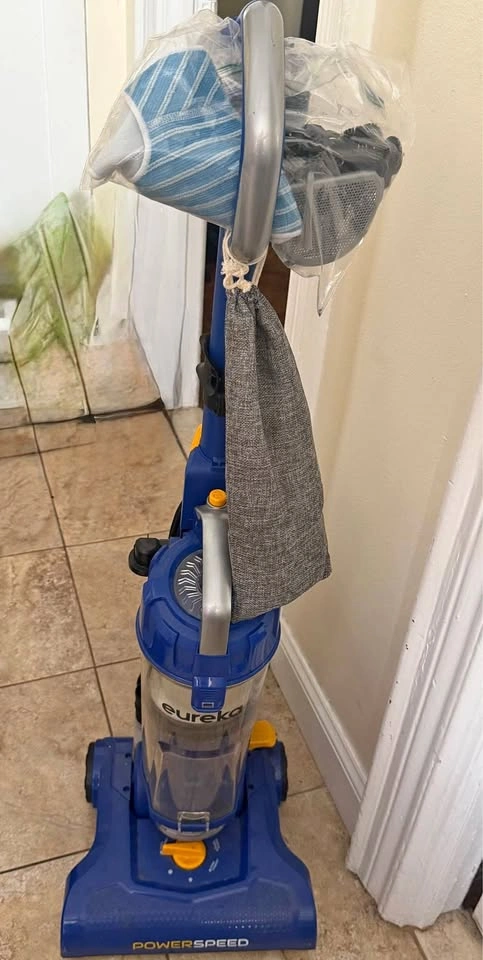 Eureka NEU182A PowerSpeed Bagless Upright Vacuum