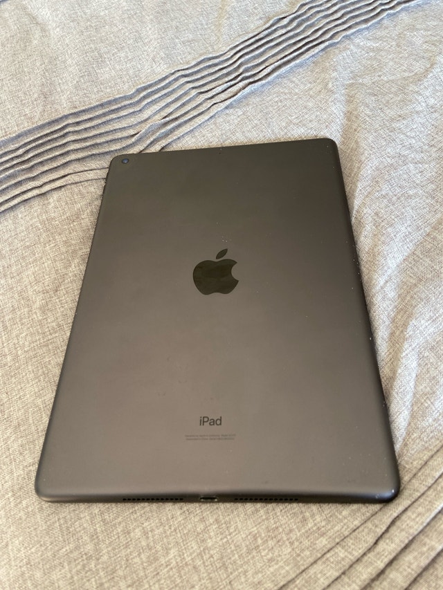 iPad (8th generation) - photo 2