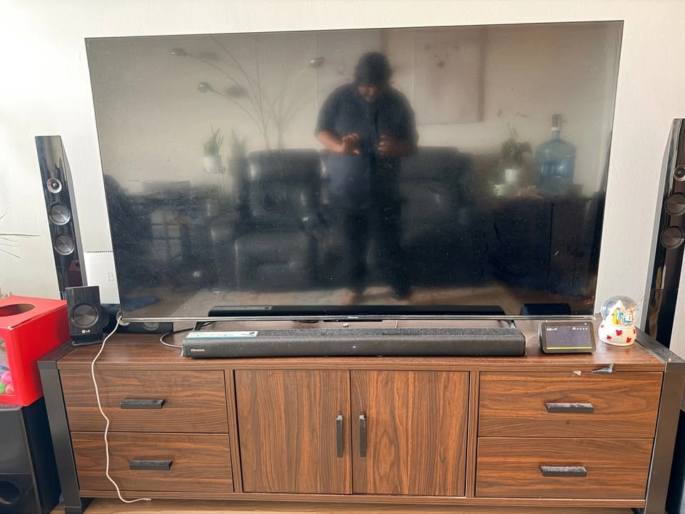 Hisense 65 inch 4K Smart TV + TV Stand + Free Extras - photo 5