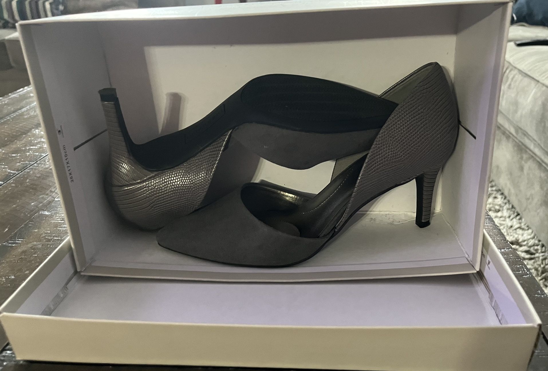 Bandolino Womens High Heels Brand New Size 6 US - photo 2