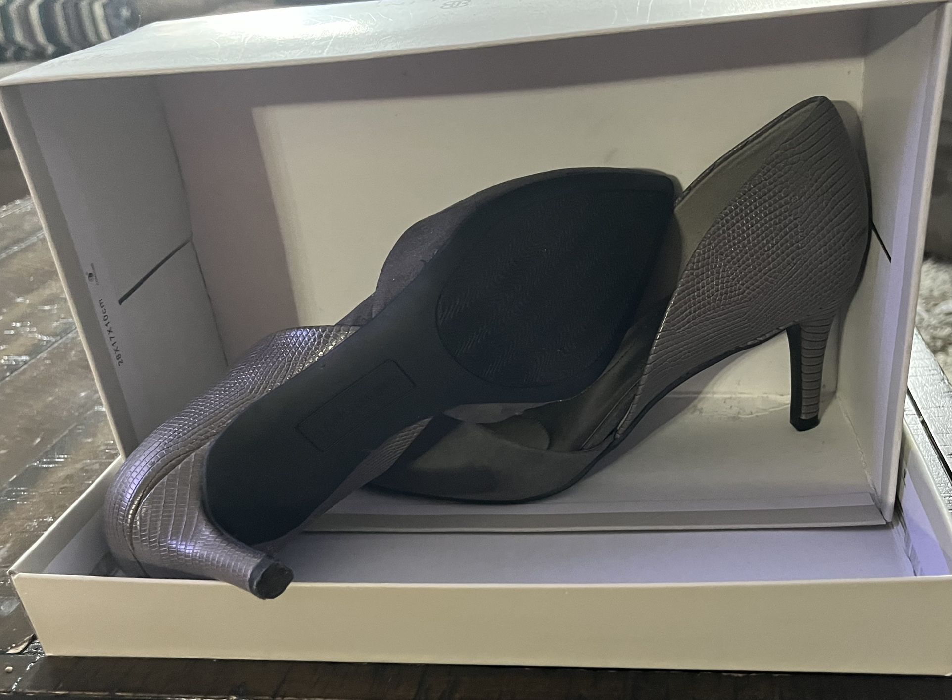 Bandolino Womens High Heels Brand New Size 6 US - photo 3