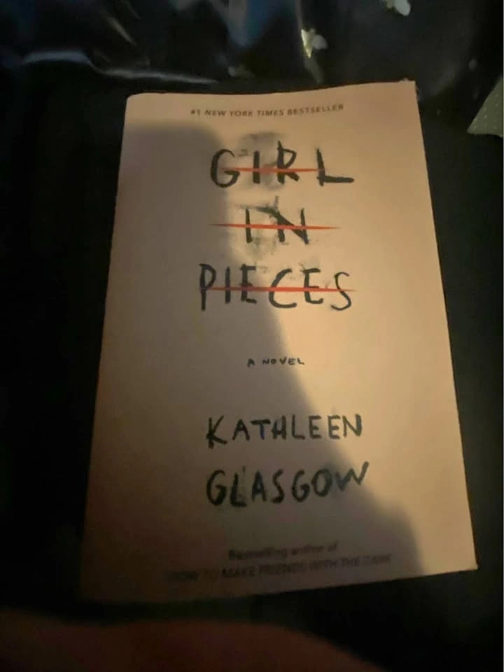 Girl in Pieces by Kathleen Glasgow Paperback