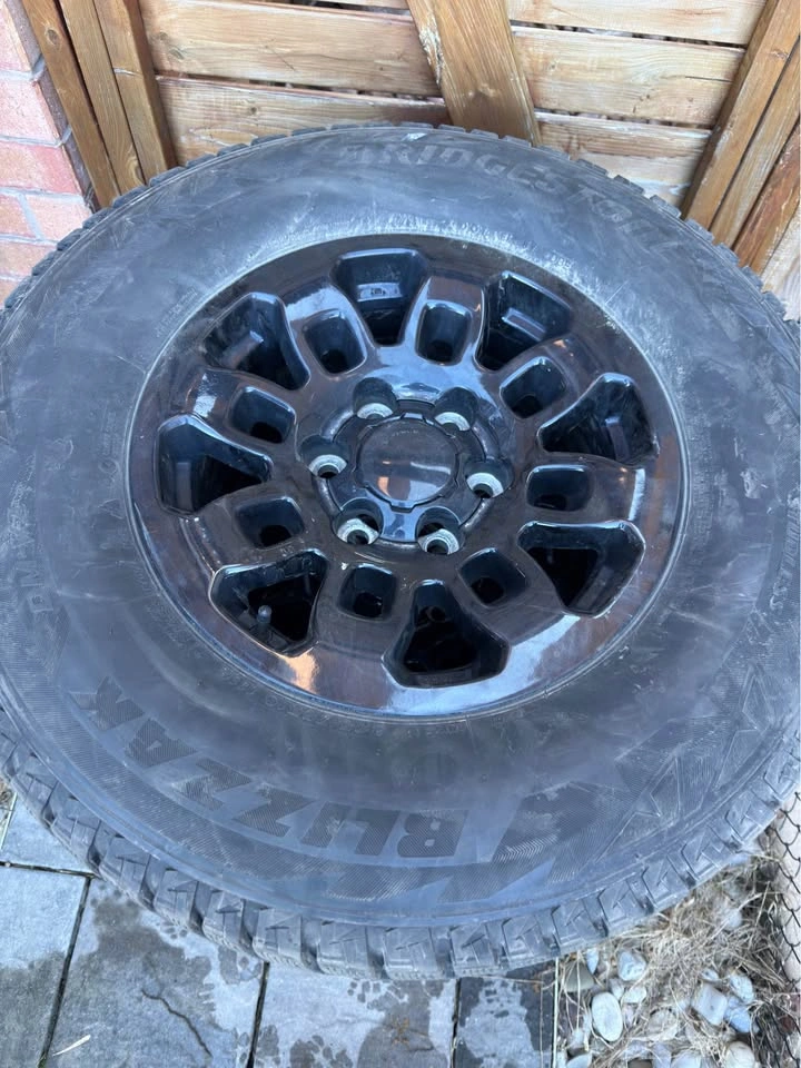 245/75/16 WINTER TIRES ON RIM!! GREAT CONDITION! - photo 2