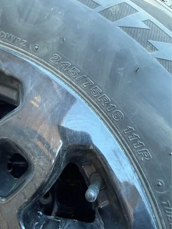 245/75/16 WINTER TIRES ON RIM!! GREAT CONDITION! - photo 4