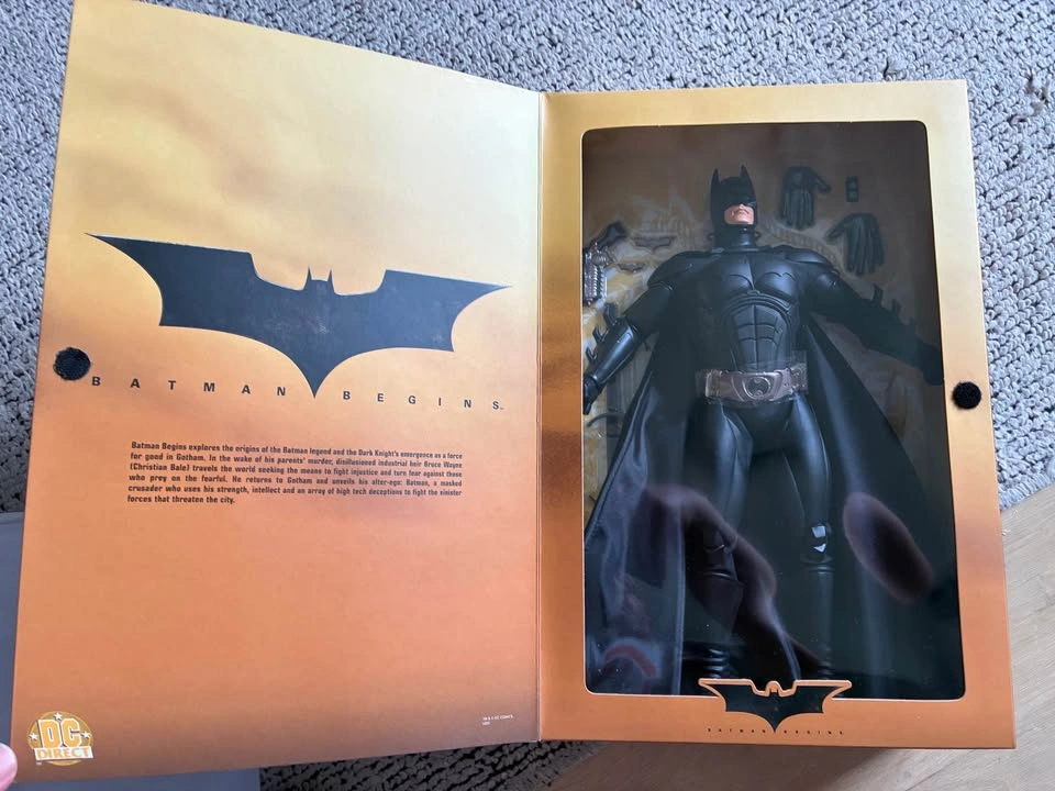DC Direct Batman Begins Deluxe 13-Inch Collector Action Figure - photo 2