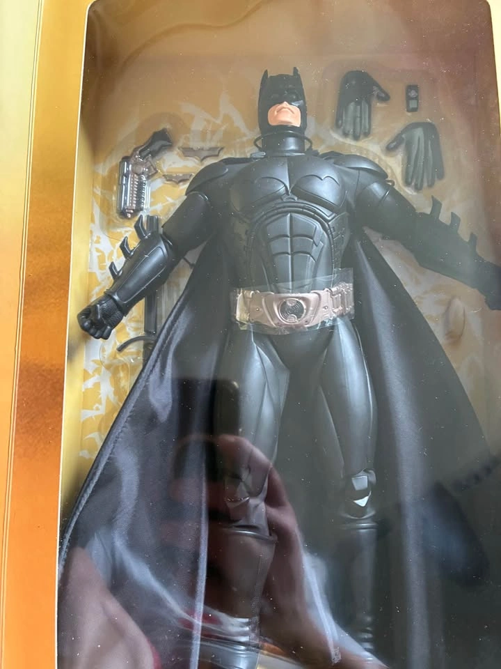 DC Direct Batman Begins Deluxe 13-Inch Collector Action Figure - photo 3