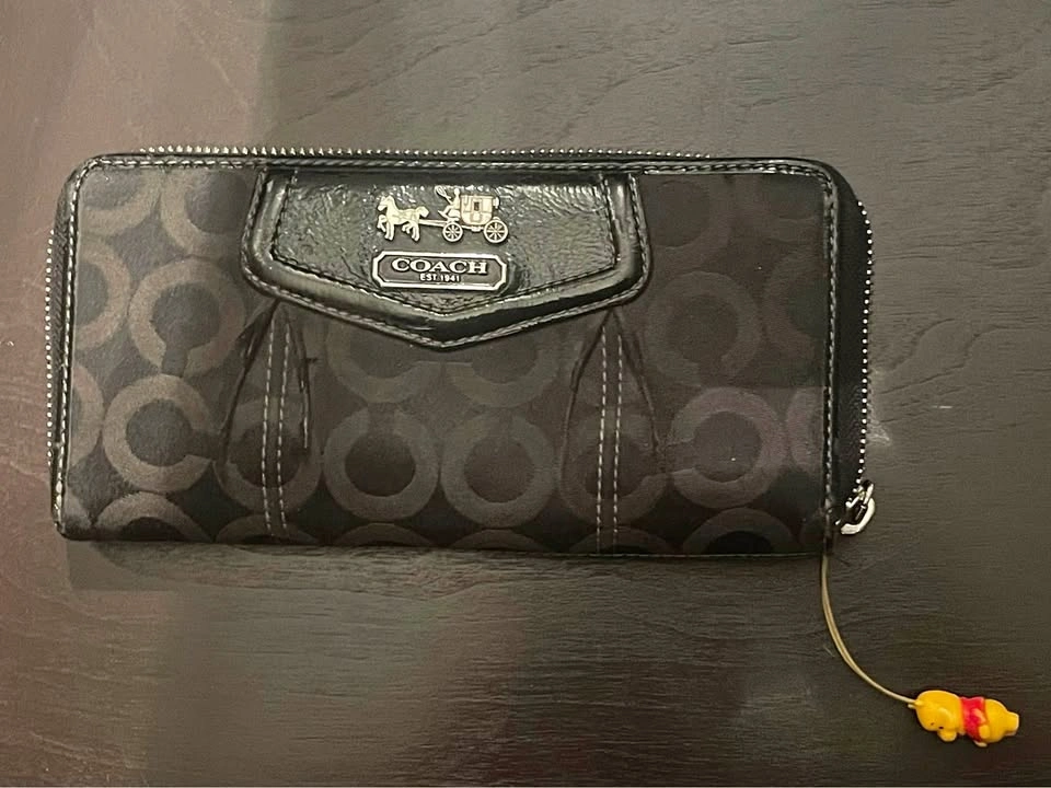 NWOT Coach Zip Around Wallet