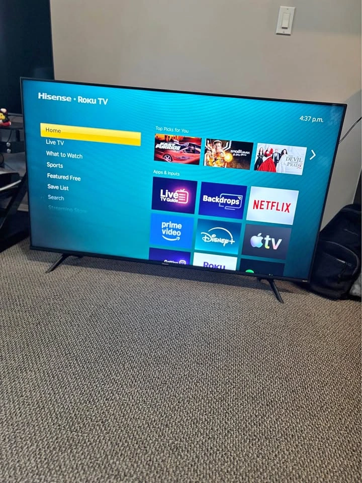 55’’ Hisense Roku 4K smart TV