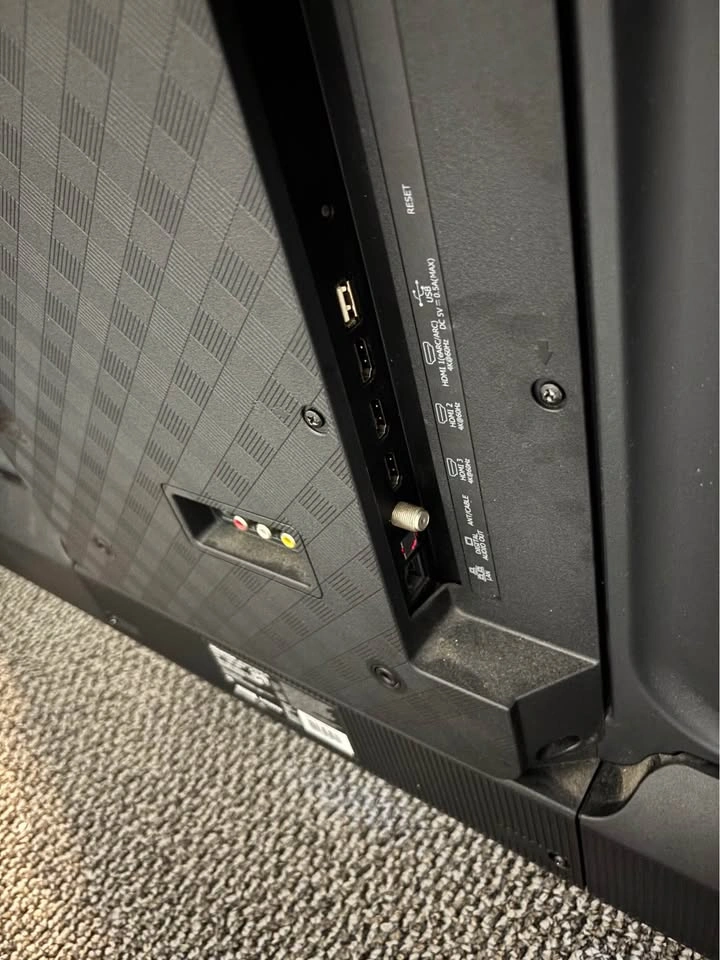 55’’ Hisense Roku 4K smart TV - photo 3
