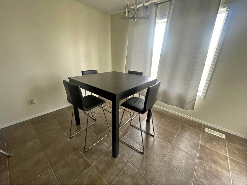 Dining table set