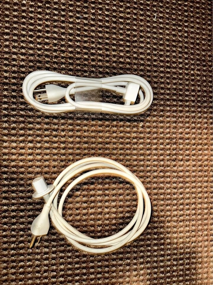 Old style Apple Mac power adapter cables