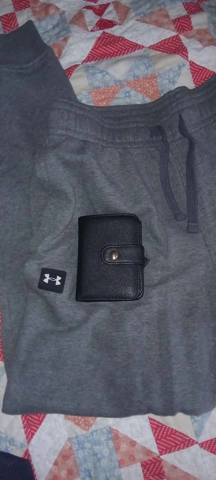 Grey Under Armour Sweatpants - photo 2