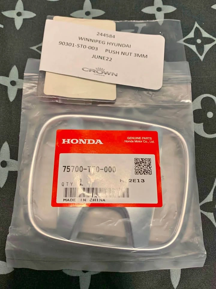 Honda emblem with 2x push nut
