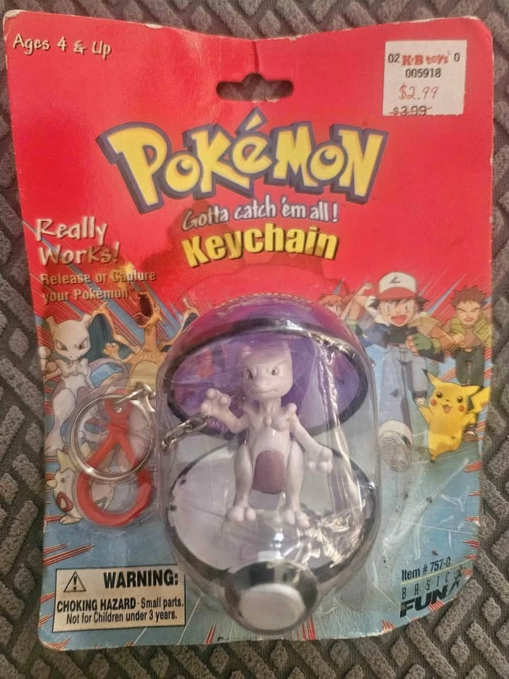 Pokemon Vintage Mewtwo Pokeball Keychain New Sealed 1999