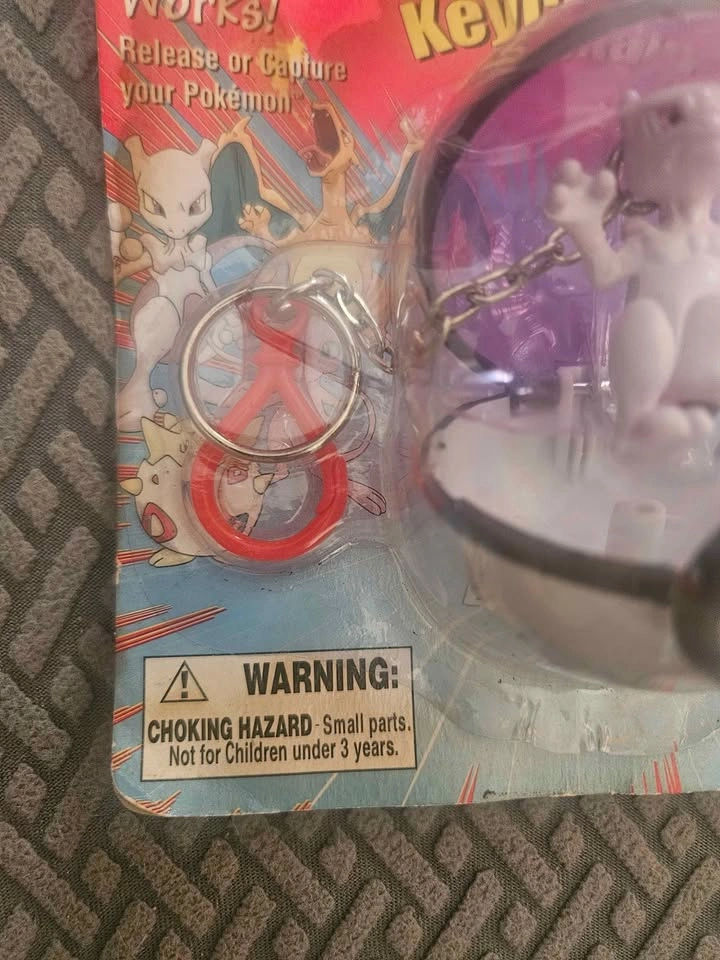 Pokemon Vintage Mewtwo Pokeball Keychain New Sealed 1999 - photo 2