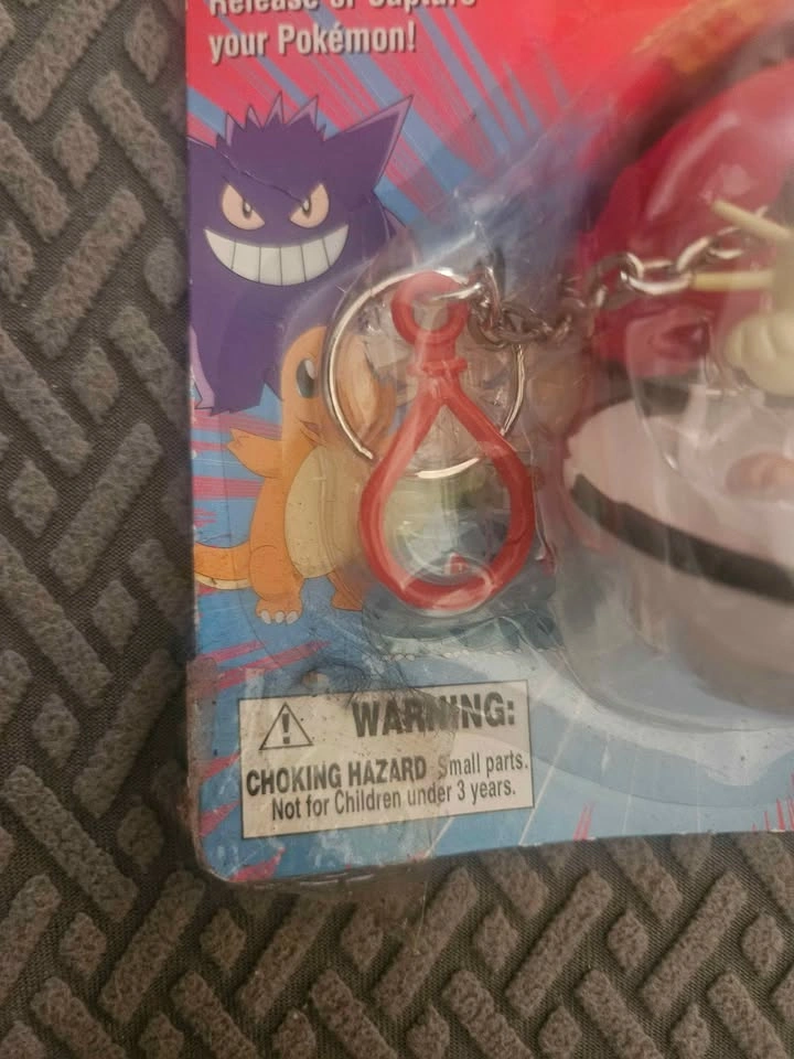 Pokemon Vintage Meowth Pokeball Keychain New Sealed 1999 - photo 2