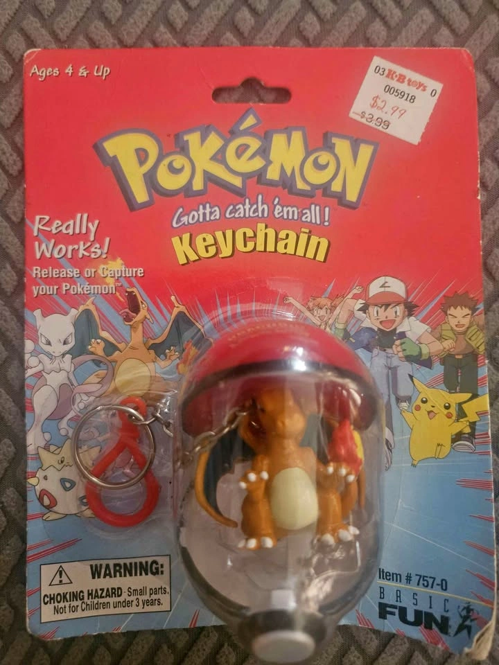 Pokemon Vintage Charizard Pokeball Keychain New Sealed 1999