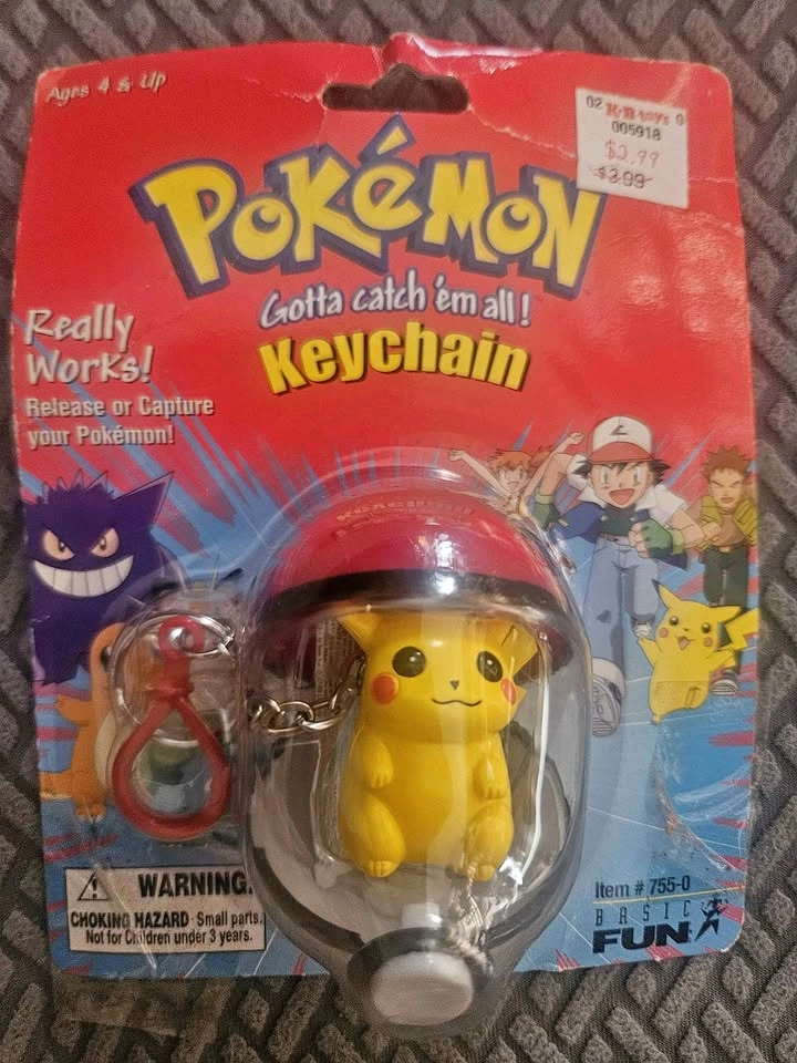Pokemon Vintage Pikachu Pokeball Keychain New Sealed 1999