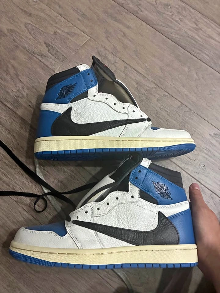 Jordan 1 Travis Scott