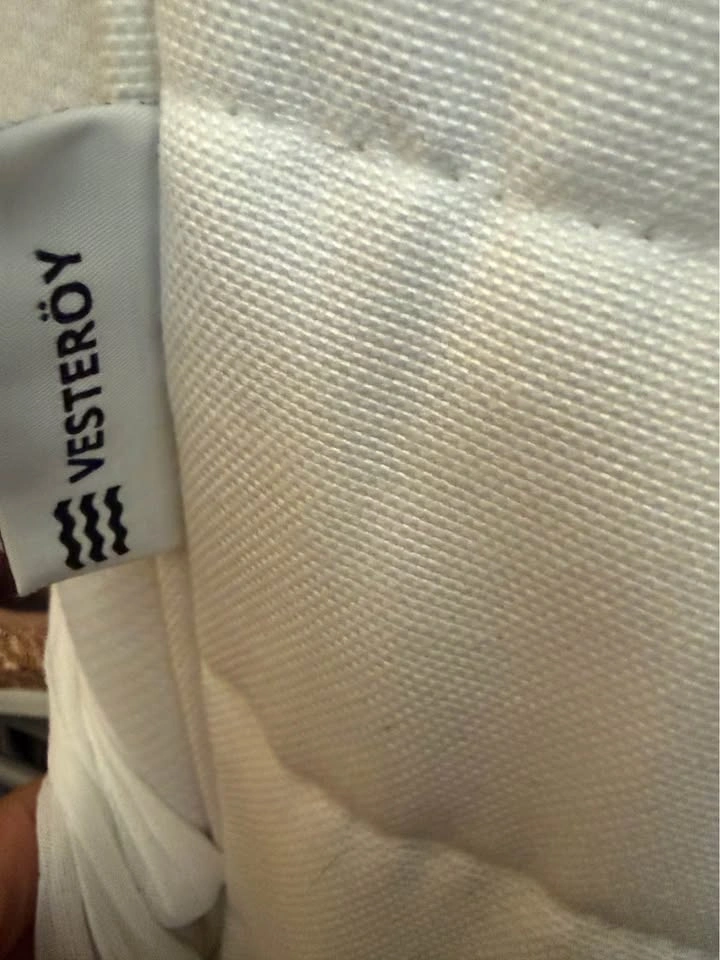 IKEA MALM Bed Frame and VESTERÖY Mattress - photo 3