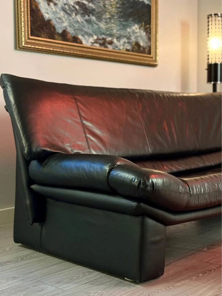 NICOLETTI SALOTTI GENUINE ITALIAN LEATHER SOFA! - photo 2