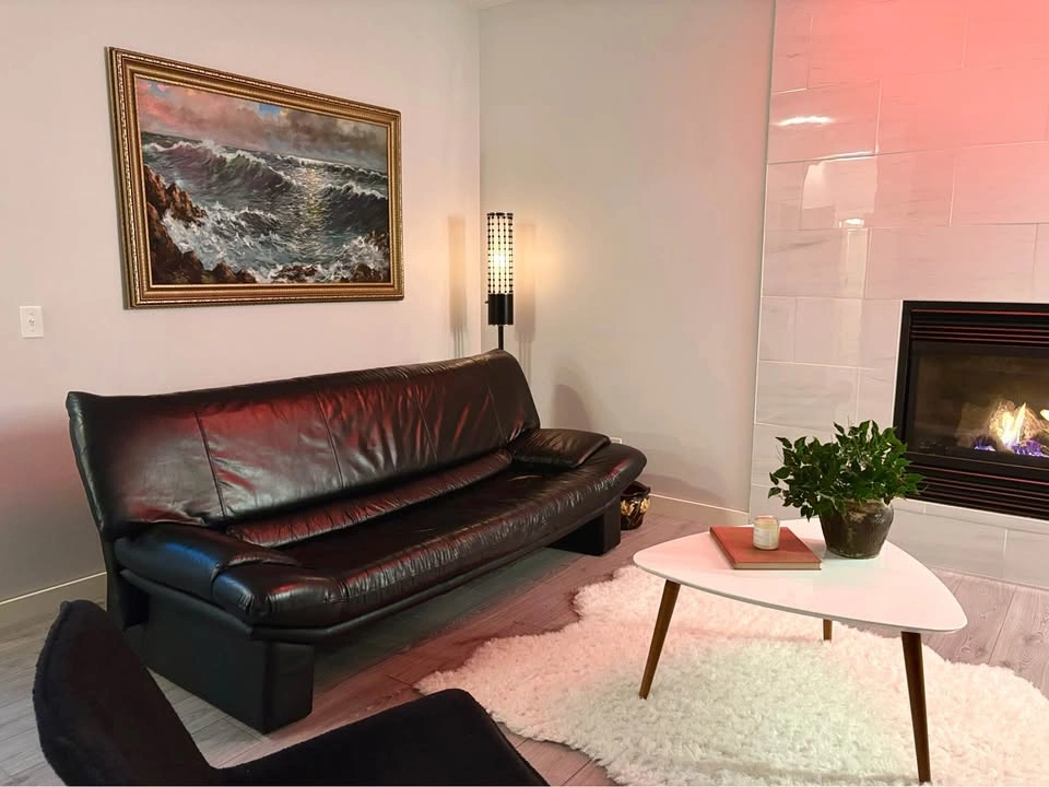 NICOLETTI SALOTTI GENUINE ITALIAN LEATHER SOFA! - photo 3