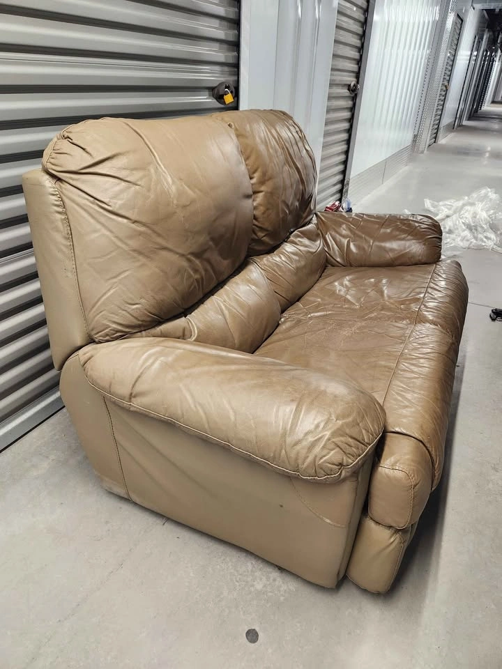 🇨🇦 Real leather loveseat - photo 2
