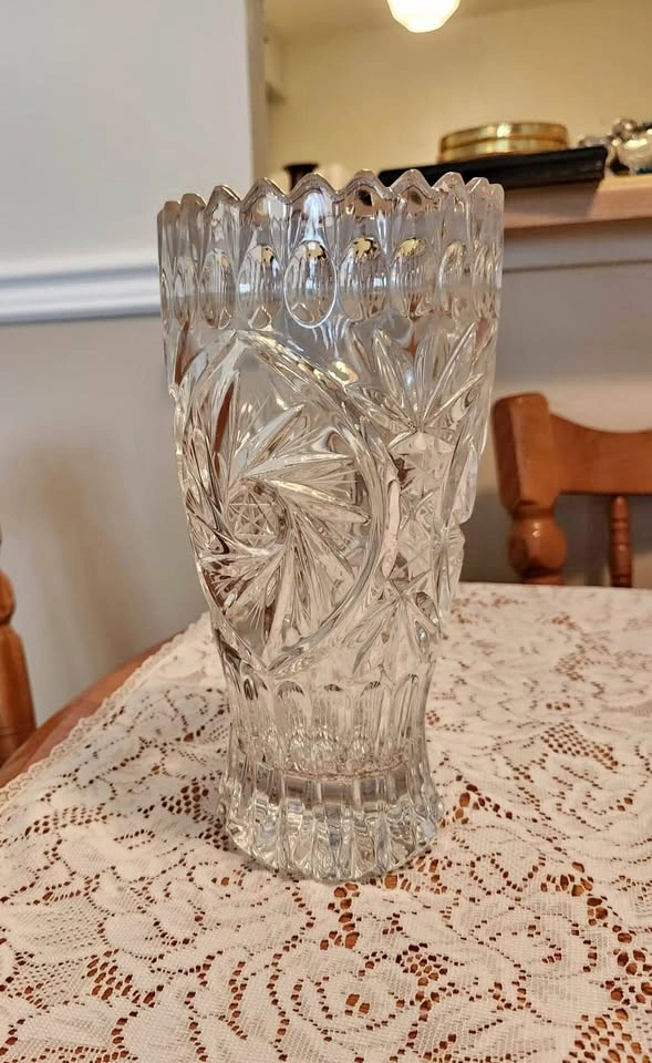 Vintage pinwheel cut crystal flower vase