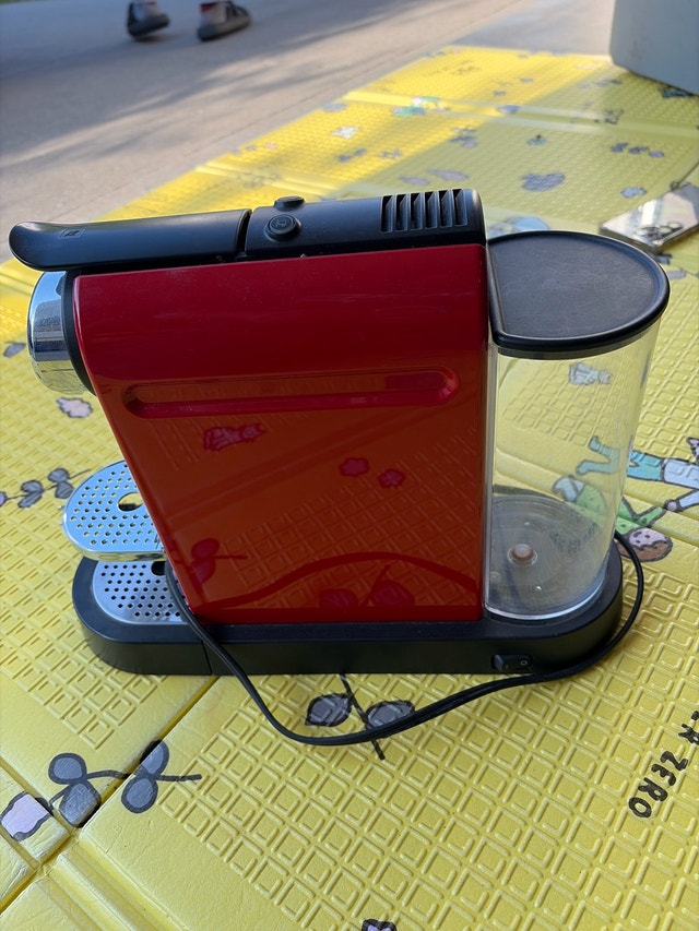 Nespresso Pixie Espresso Machine - photo 2