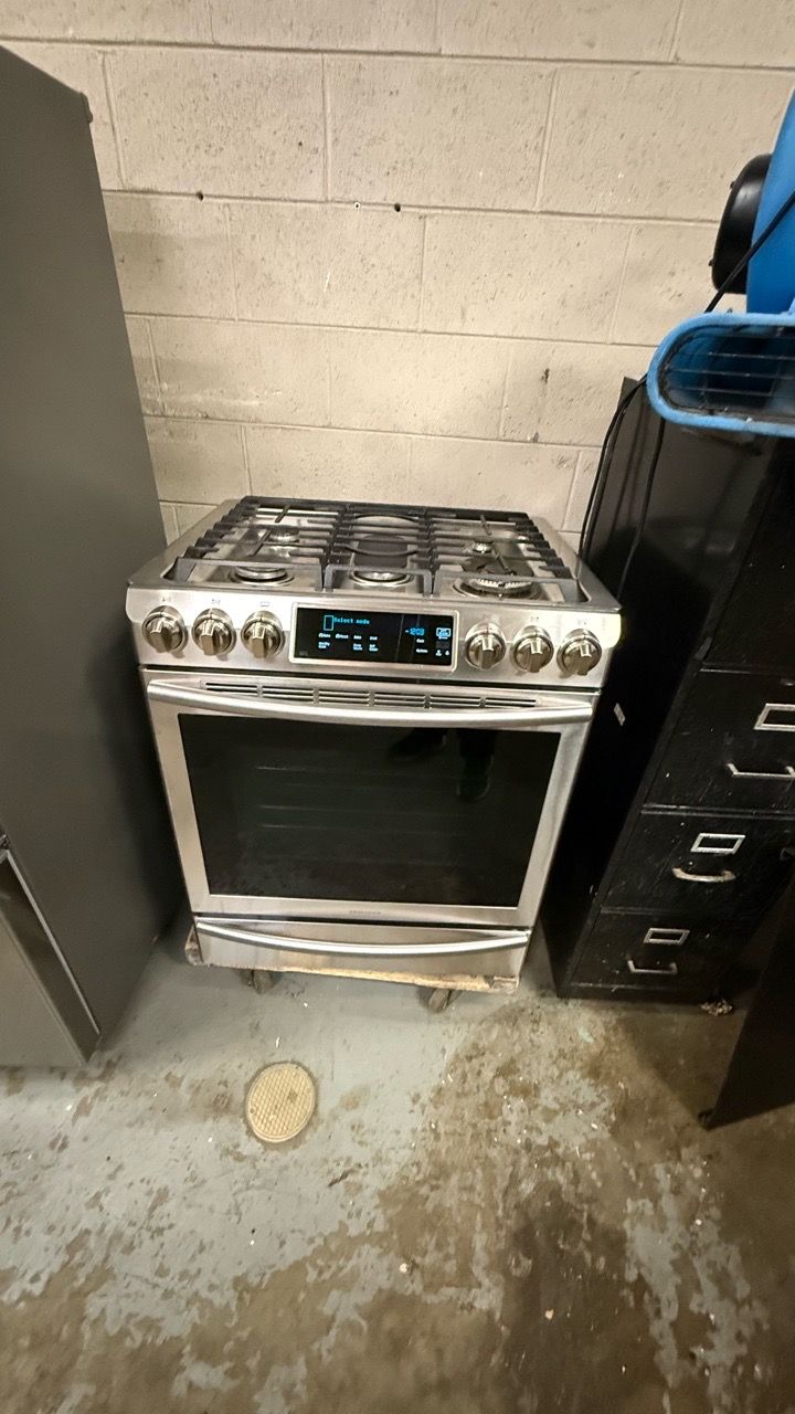 Stove, refrigerator and microwave stainless steel appliances - photo 3