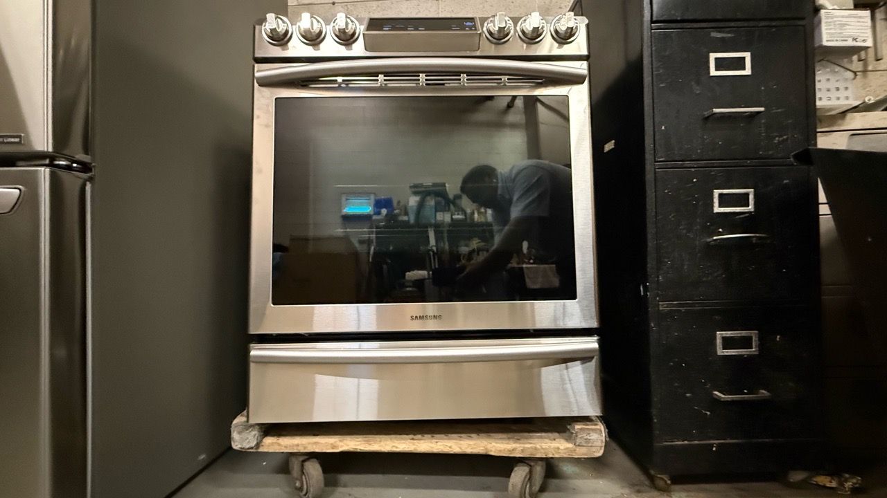 Stove, refrigerator and microwave stainless steel appliances - photo 4