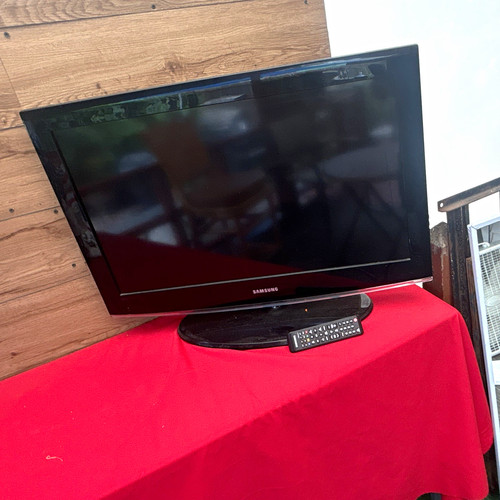 Samsung 32in LCD HDTV 720p Flat Screen with Remote