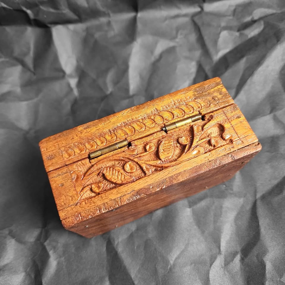 Antique hand carved wood box - photo 4