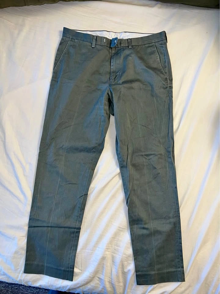 J.Crew men green Chino pants size 32 x 30