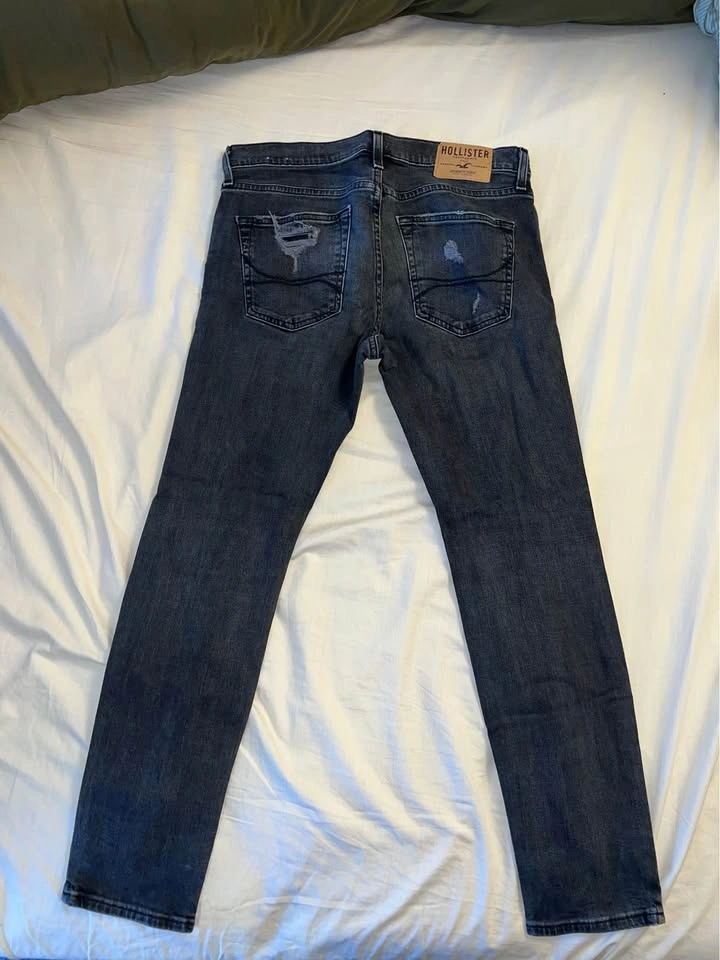 Hollister black ripped jeans, size 31 - photo 2