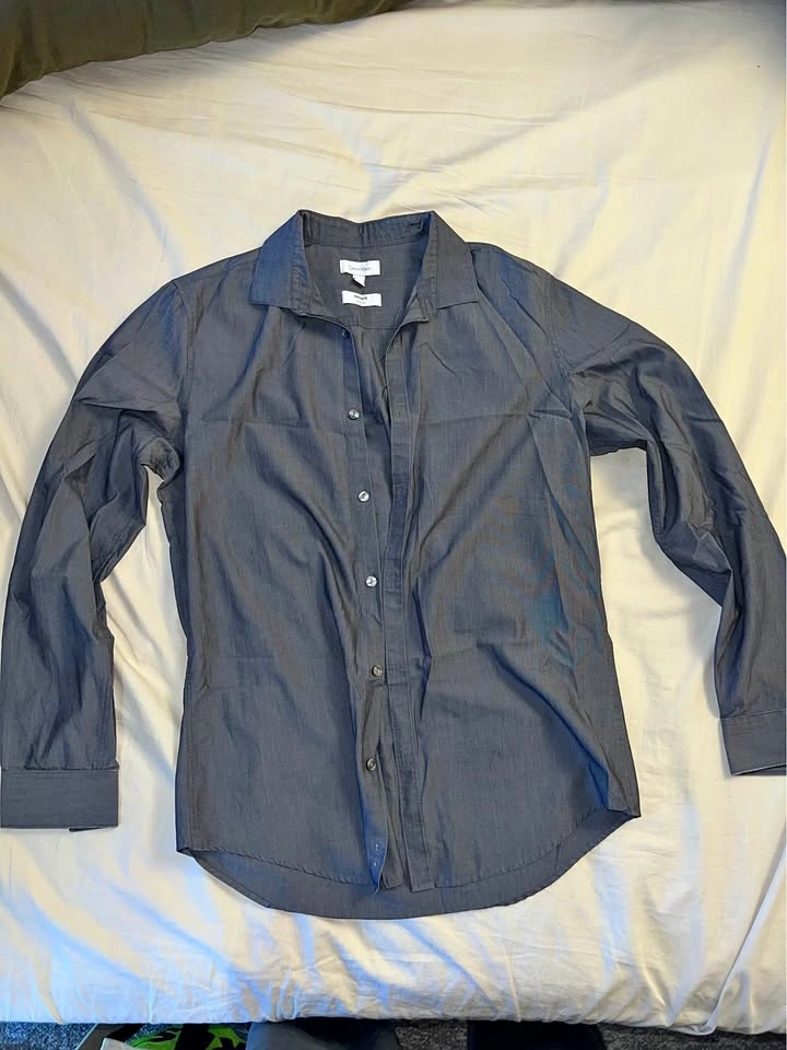 Calvin Klein men dress shirt size medium