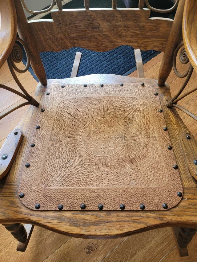 Wooden Rocking Chair - photo 3