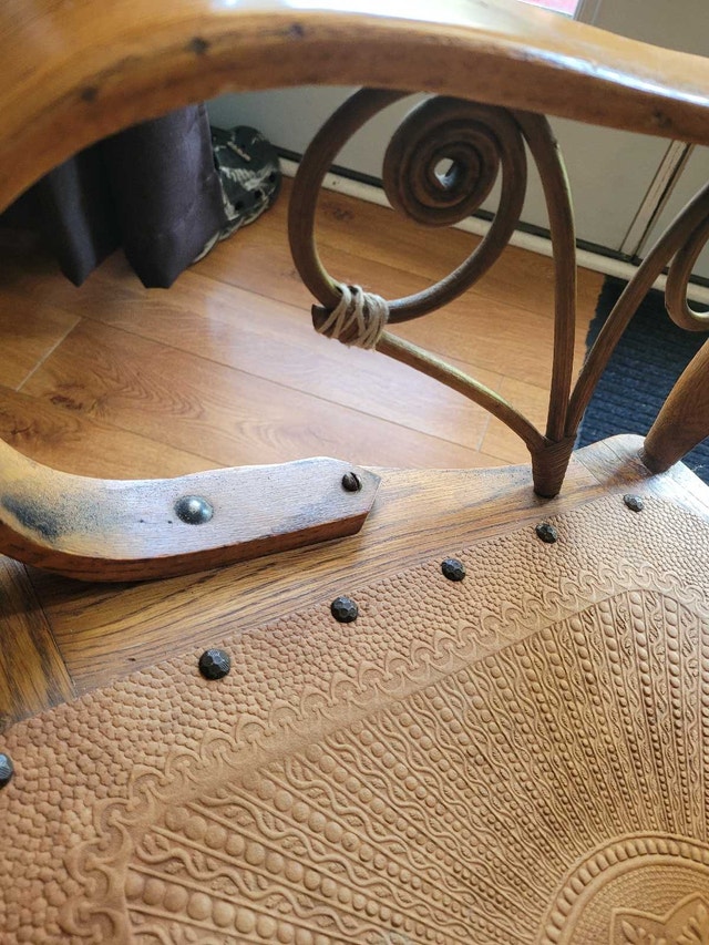 Wooden Rocking Chair - photo 4