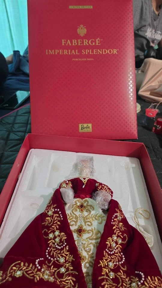 Imperial Splendor Fabergé Porcelain Barbie Doll (2000) - photo 4