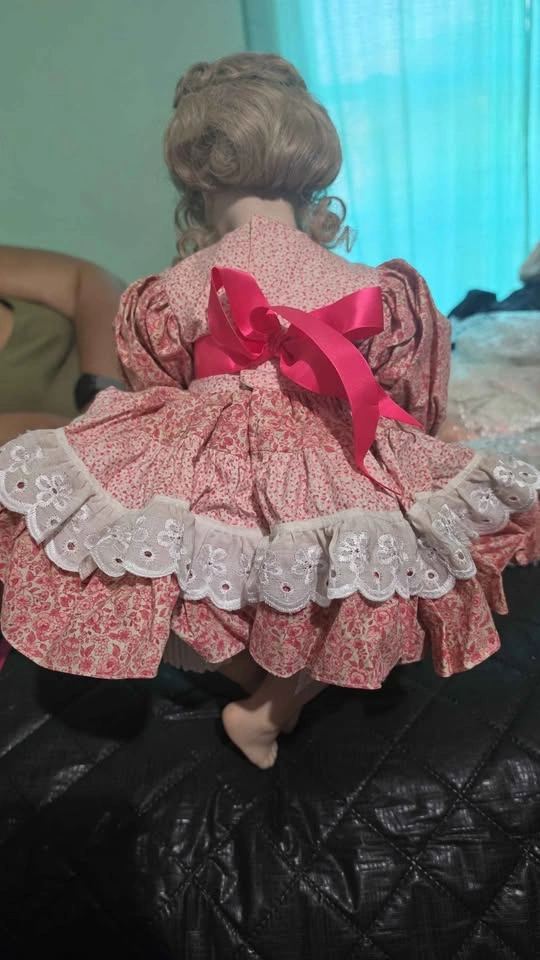 Late 80s Collectible Porcelain Doll - photo 2