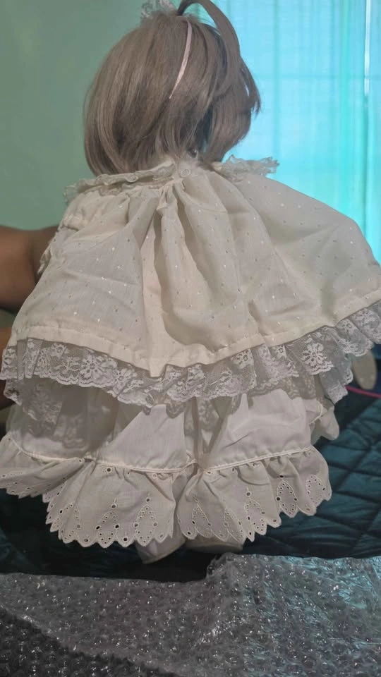 Collectible Porcelain Doll - photo 4