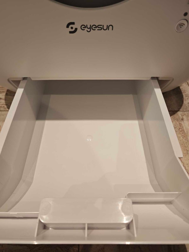Like New EYESUN Smart Cat Litter Box - With Box - photo 4