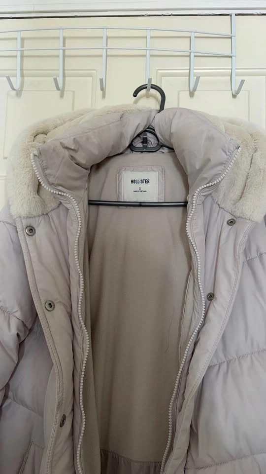 Hollister white puffer parka winter jacket (Small) - photo 2